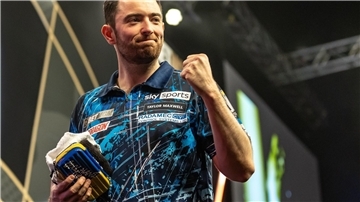 Darts-Weltmeister Humphries auf der großen Bühne.