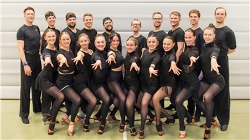 Eine Lateinformation hat sich zum Gruppenbild aufgestellt.