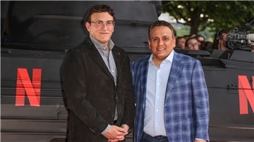 Das aktuelle Projekt von Anthony und Joe Russo (r) ist der Science-Fiction-Film „The Electric State“.
