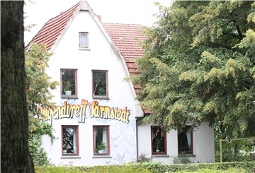 Das Alte Doktorhaus in Tarmstedt ist ein Treffpunkt für Kinder und Jugendliche und ein Ort für Jugendarbeit. Weil die Schule nebenan einen Parkplatz braucht, soll es abgerissen werden.
