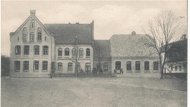 Das alte Schulhaus der heutigen Aue-Mehde-Grundschule