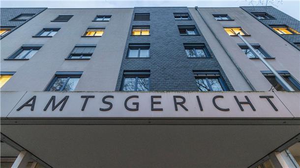 Das Amtsgericht Leverkusen hat wegen der Planung und Vorbereitung eines Terroranschlags einen Haftbefehl gegen einen 15-Jährigen aus dem Rheinisch-Bergischen-Kreis in Nordrhein-Westfalen erlassen.