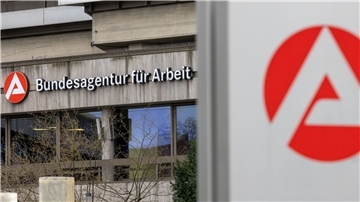 Das Arbeitsmarktbarometer des Nürnberger Instituts für Arbeitsmarkt- und Berufsforschung (IAB) stieg im November leicht.