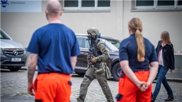 Das Attentat am Lloyd Gymnasium hat zur Folge, dass die Stadt das Sicherheitskonzept für die Schulen verändert.
