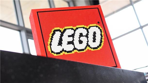 Das aus Lego-Steinen gebaute Logo des dänischen Bauklötzchen-Riesen.
