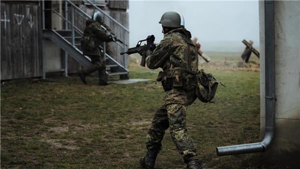 Das Ausbilden ukrainischer Soldaten für den Abwehrkrieg gegen Russland gehört nunmehr zu den Aufgaben auch der Seedorfer Truppe.