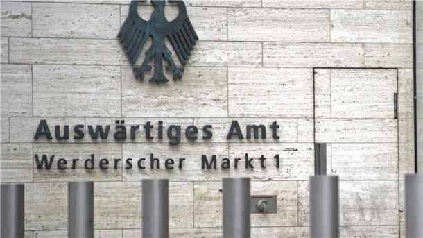 Das Auswärtige Amt erklärt zwei Angehörige der iranischen Botschaft zu unerwünschten Personen.