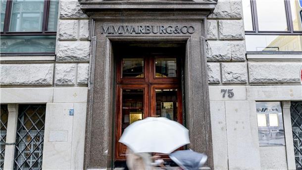 Das Bankhaus M.M.Warburg & CO in Hamburg. Dem Gesellschafter Christian Olearius werden 13 Fälle der besonders schweren Steuerhinterziehung vorgeworfen.