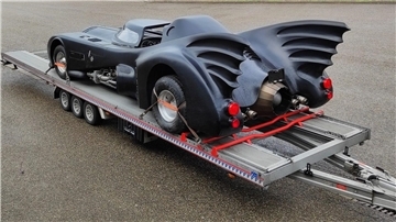 Das „Batmobil“ bei der zollrechtlichen Abfertigung in Untermünkheim.