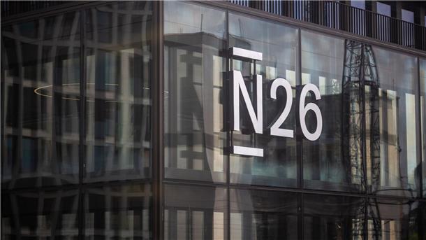 Das Berliner Start-up N26 wird von kommender Woche an die Gebühren beim Aktien- und ETF-Handel abschaffen. 