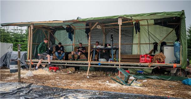 Deichbrand: Das sind die abgefahrensten Wohnwagen und Zelte auf dem Campingplatz Das Bier-Camp