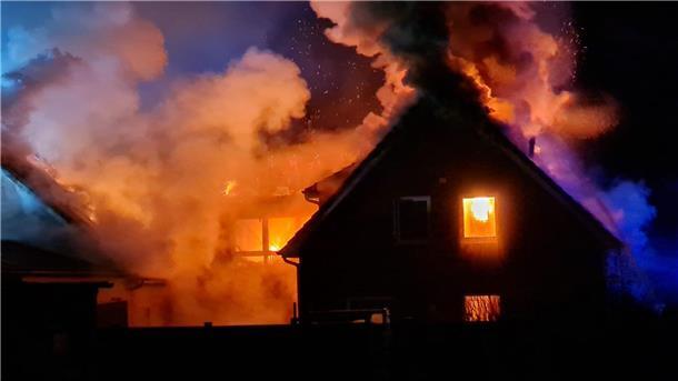 Das Bild zeigt die Ausmaße des Feuers.