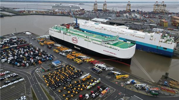 Hafen-Logistiker BLG büßt an Gewinn ein Das BLG Auto Terminal Bremerhaven aus der Luft.