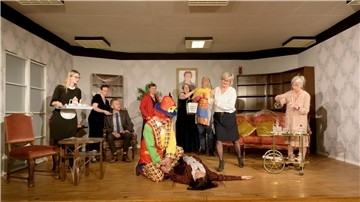 Das Bremerhavener Amateurtheater „Bühne am Jedutenberg“ probt im Gemeindehaus der Leherheider evangelisch-reformierten Kirche am Heideschulweg den Comedy-Thriller "Zum Henker mit den Henks". Foto: Masorat