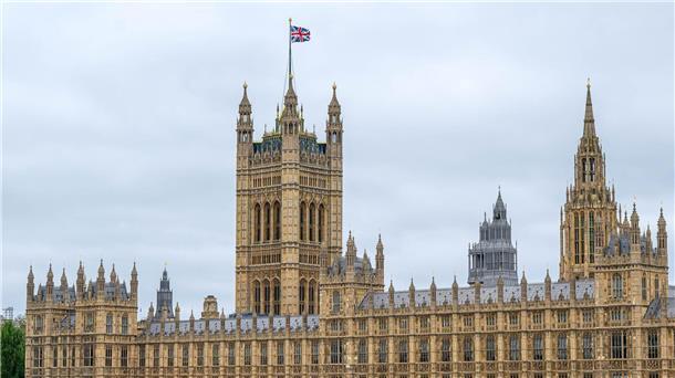 Das britische Unterhaus hat zwei Änderungsanträge des Oberhauses mit Regierungsmehrheit abgelehnt.