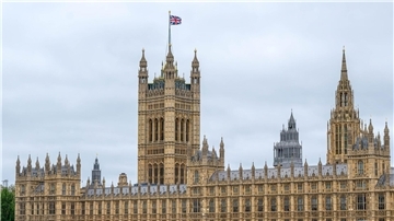 Das britische Unterhaus hat zwei Änderungsanträge des Oberhauses mit Regierungsmehrheit abgelehnt.