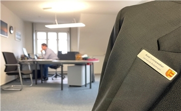 Das Büro, in dem heute Bürgermeister Axel Linneweber sitzt, war einst das Wohnzimmer der Hausmeisterin, sein Besprechungsraum ihr Badezimmer.