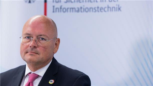 Grüne und Union fordern Aufklärung im Fall Schönbohm Das Bundesamt für Sicherheit in der Informationstechnik (BSI) bekommt eine neue Leitung - Arne Schönbohm muss gehen.