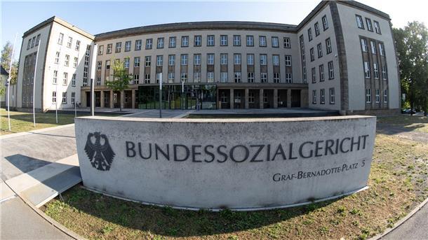 Väter bei Erziehungszeiten für Rente nicht benachteiligt Das Bundessozialgericht in Kassel.