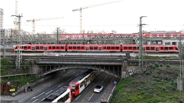 Das bundesweit einheitliche Deutschlandticket könnte 2024 teurer werden.