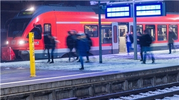 Das bundesweit nutzbare Nahverkehrsticket soll im neuen Jahr zum Einführungspreis von 49 Euro pro Monat kommen und an das beliebte 9-Euro-Ticket aus dem Sommer anknüpfen.
