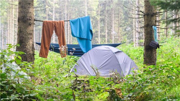 Das Camp besteht bereits seit mehreren Tagen. Immer neue Menschen stoßen dazu.