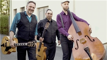 Das Chapeau Manouche Trio.