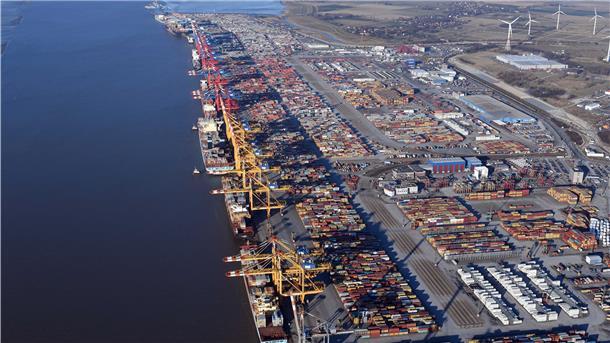 Das Container-Terminal in Bremerhaven.