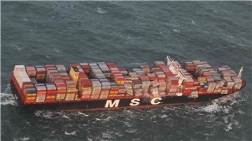 Das Containerschiff „MSC Zoe“, das im Sturm mehrere hundert Container verloren hat.