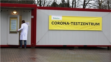 Das Corona-Testzentrum für die Reiserückkehrer – hier ein Bild aus dem März – befindet sich auf dem Gelände der Helios Klinik in Cuxhaven und ist täglich, auch am Wochenende, geöffnet. Rückkehrer sollten nicht die Klinik betreten. Archiv-Foto: May