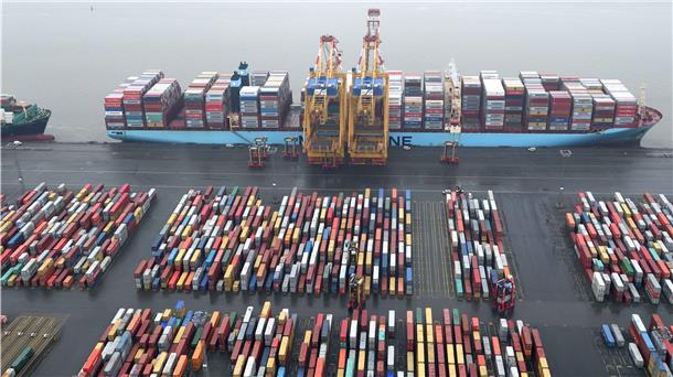 Das Coronavirus könnte auch Auswirkungen für das Containerterminal in Bremerhaven haben.
