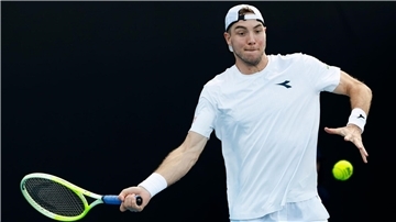 Das deutsche Davis-Cup-Team muss gegen Israel auf den kranken Jan-Lennard Struff verzichten.