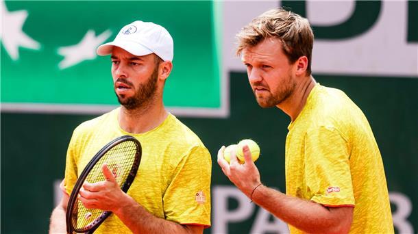 Das deutsche Doppel Kevin Krawietz (r) und Tim Pütz hatte mit seinen Siegen großen Anteil am Ticket für die Davis-Cup-Endrunde.