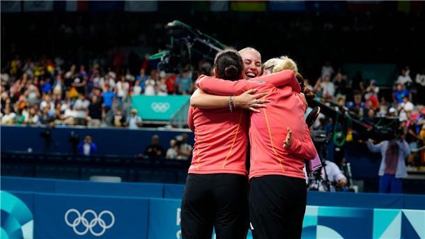 „Ein Wunder“: 18-Jährige sichert Tischtennis-Halbfinale Das deutsche Team hat schwere Monate hinter sich.