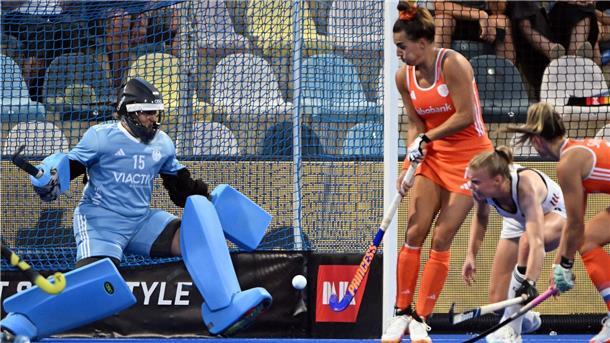 Deutsche Hockey-Spielerinnen unterliegen Niederlande klar Das deutsche Team kassiert eine klare Niederlage.