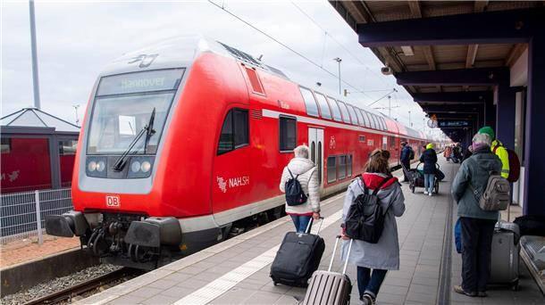 Das Deutschlandticket kann seit 1. Mai 2023 in allen Bussen und Bahnen des Nahverkehrs genutzt werden.