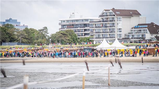 Das Duhner Wattrennen lockt wieder Tausende Besucher an den Strand.