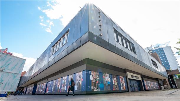 Das ehemalige Karstadt-Gebäude und seine Passage.