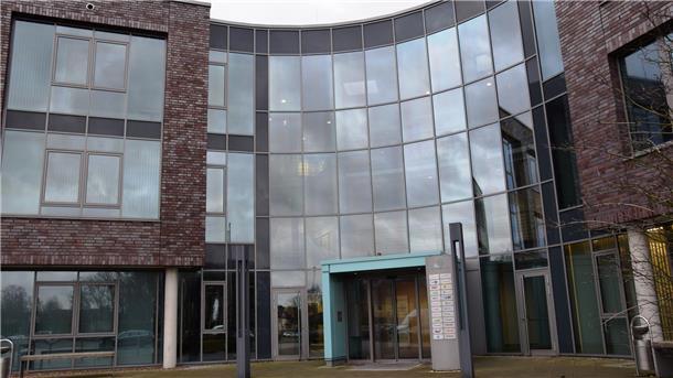 Das ehemalige Technologiezentrum Nordenham (TZN) in Einswarden heißt mittlerweile Innovationszentrum für Nachhaltigkeit und Produktionstechnologie (INP). Der Landkreis wird voraussichtlich die Anteile der Stadt Nordenham daran übernehmen.