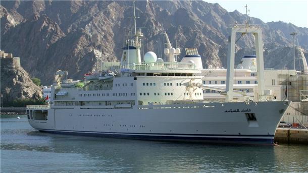 Das ehemalige Transportschiff der Marine des Sultanat Oman wird verschrottet. Die letzte Reise von Muskat im Oman an den Strand in Gadani legte das Schiff unter dem Überführungsnamen „Dhafi“ zurück.