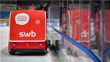 Das Eis in der Eisarena Bremerhaven herzustellen, kostet viel Energie. Die Kosten dafür sollen möglichst gesenkt werden.