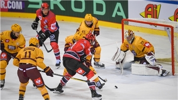 Das erste Duelle in der Champions Hockey League gegen Genf haben die Pinguins um Miha Verlic (rechts, in Rot) und Jan Urbas gewonnen.