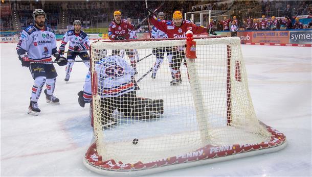 Das erste Heimspiel gegen die Iserlohn Roosters haben die Pinguins mit 5:3 gewonnen.