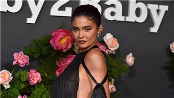 „Das erste Mal war sehr schwierig, das zweite war besser zu bewältigen“: Kylie Jenner litt nach eigener Aussage nach der Geburt ihrer beiden Kinder jeweils unter einer Wochenbettdepression.