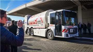 Das erste rein elektrisch betriebene Müllfahrzeug ist in Bremerhaven im Einsatz.