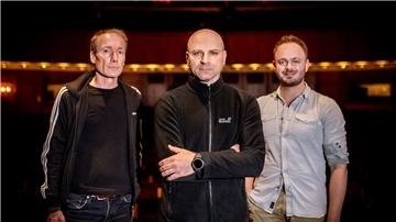 Mitwirkende einer Ballettproduktion: Johannes Bluth, Sergei Vanaev, Markus Tatzig.