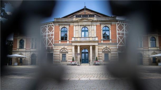 Weitere Umbesetzung in Bayreuth Das Festspielhaus auf dem Grünen Hügel in Bayreuth.