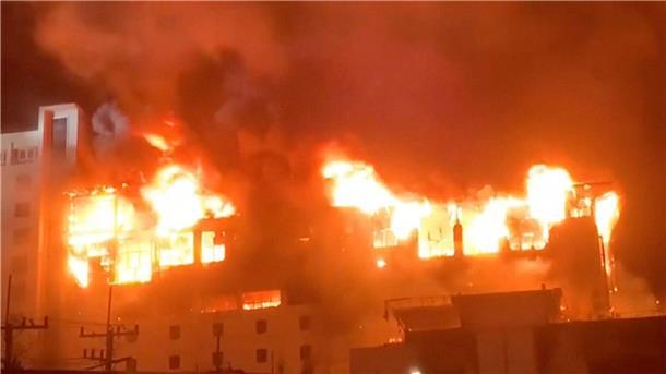 Kambodscha: Mindestens 19 Tote bei Hotelbrand Das Feuer ist offenbar im ersten Stockwerk ausgebrochen und hat sich dann rasch ausgebreitet.