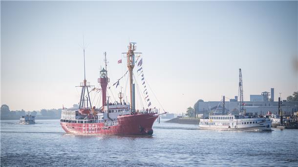 Das Feuerschiff "Bürgermeister O'Swald II" und die "Oceana".