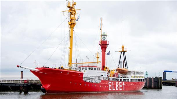 Feuerschiff kehrt zurück: „Elbe 1“ nach Verjüngungskur bald wieder in Cuxhaven Die „Elbe 1“ liegt auf dem Wasser. Am 20. April soll die „Rote Lady“ wieder im Heimathafen Cuxhaven festmachen.